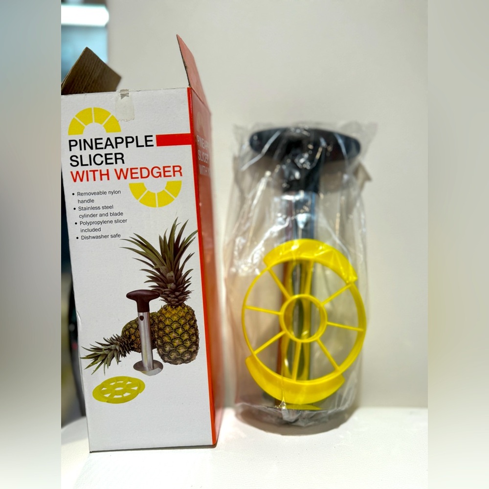 Pineapple slicer with wedger